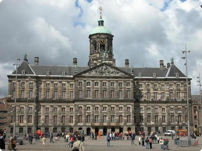 Королевский дворец в Амстердаме.