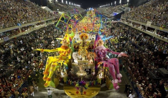 Знаменитый Бразильский карнавал.