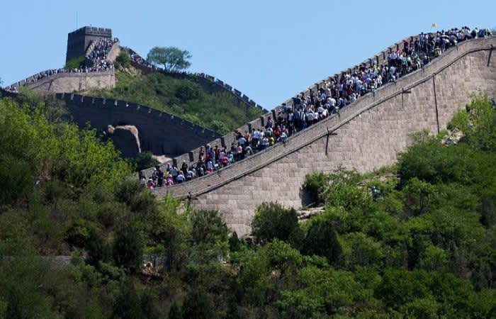 Великая Китайская стена. Недостатка в туристах нет.
