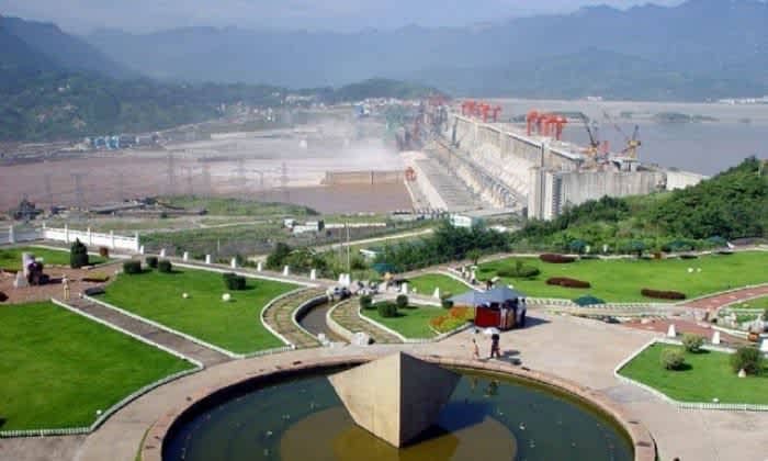 Самая мощная в мире, самая огромная китайская ГЭС "Три ущелья"