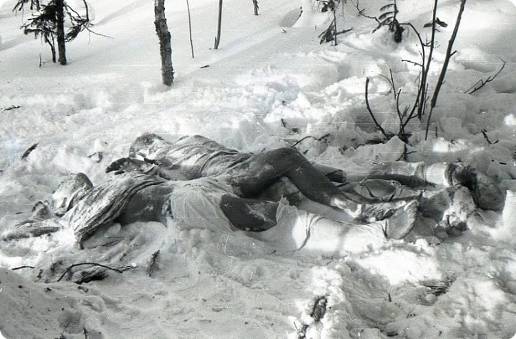 Тела Юрия Дорошенко и Георгия Кривонищенко найдены в 1.5 км от палатки полураздетыми.