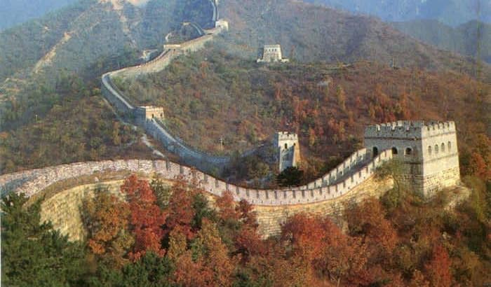 Новости туризма показывают Великую Китайскую стену.